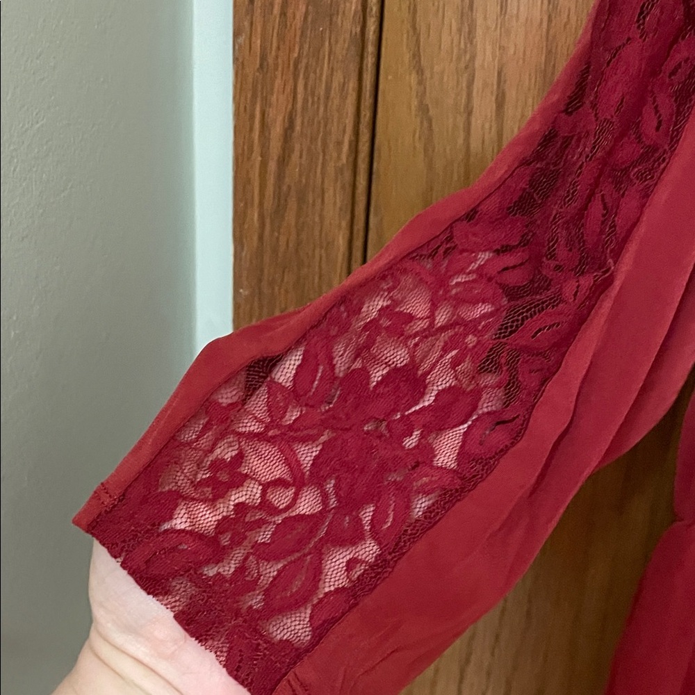 TORRID UEC Women’s Size 3 (22/24) Red Burgundy Lace Accent Top Shirt - Picture 4 of 8